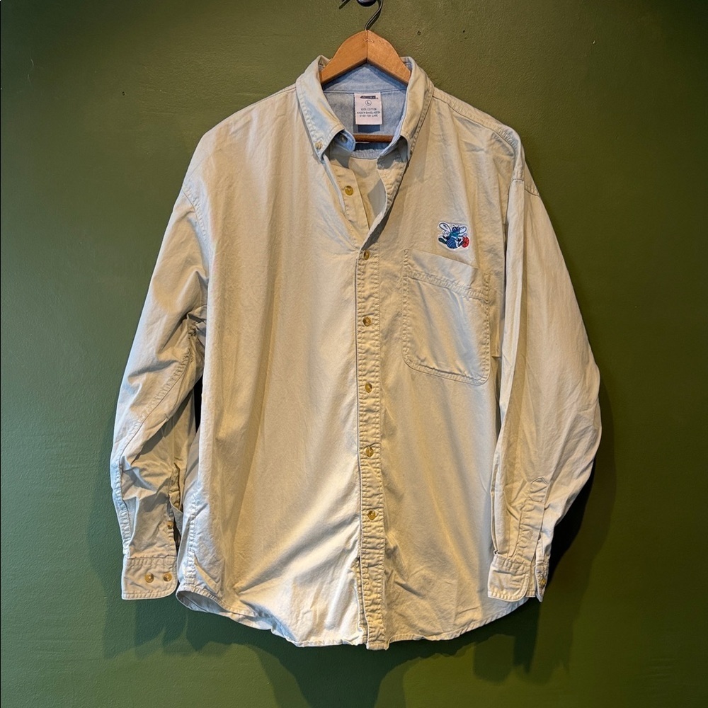 Vintage Charlotte Hornets Men's Beige Button-Down Shirt